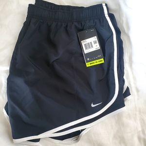 NWT Women's Nike Running Shorts in Black, 2x
